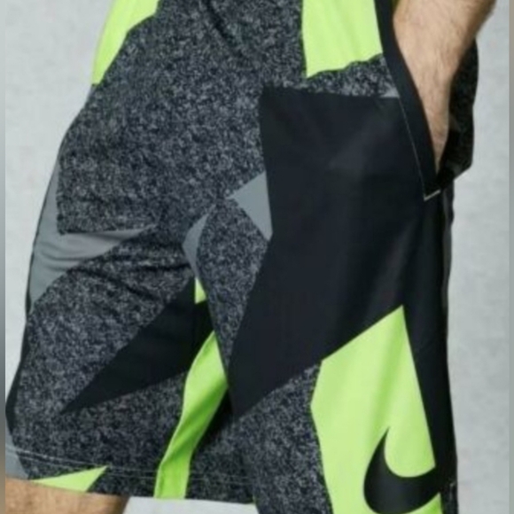 Nike | Dry Fit Black Green Shorts - Picture 7 of 9